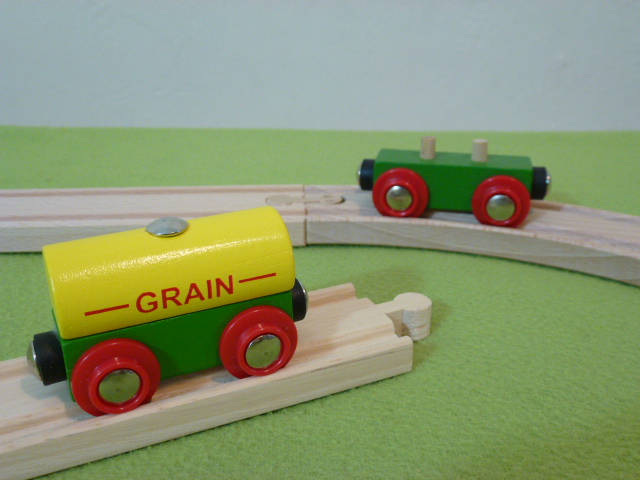 Wagon ze zbożem do produkcji płatków - Bigjigs Wagon ze zbożem do produkcji płatków - Bigjigs